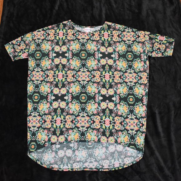 LuLaRoe Tops - EUC LuLaRoe Kaleidoscope Top